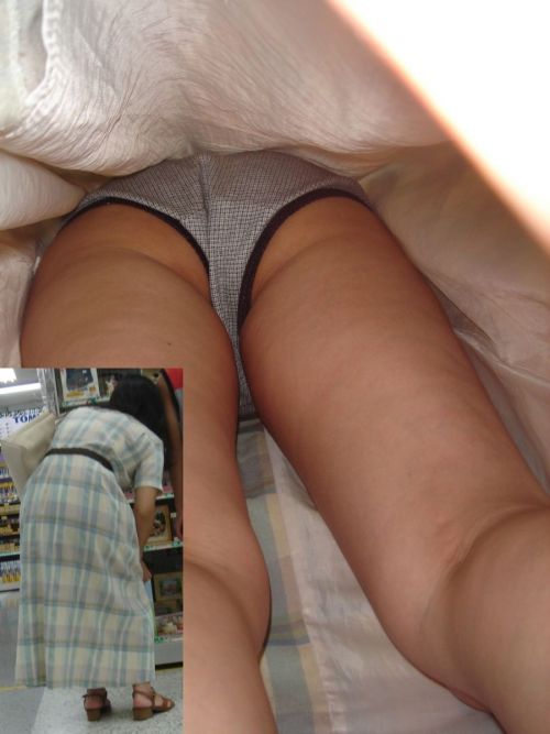 美脚OLの無防備なタイトスカートを逆さ撮りのマニアエロ画像9枚目