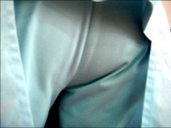素人ナースの透けた白衣の巨尻パンティラインの盗撮エロ画像7枚目