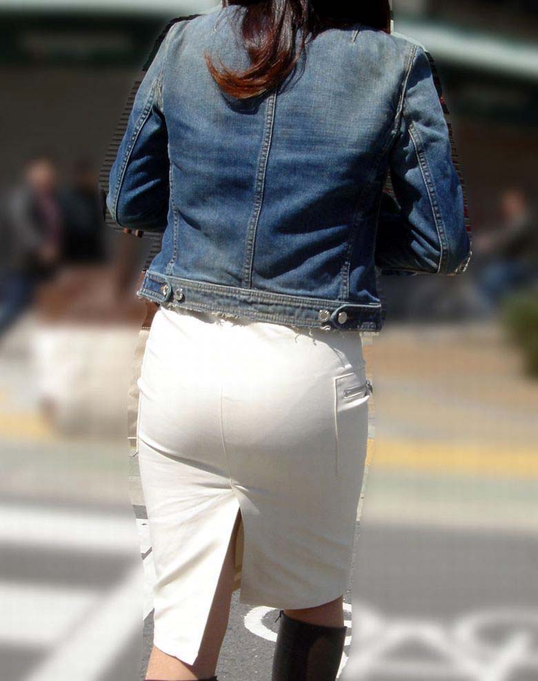 素人OL達の白いタイトスカート多めの食い込み巨尻盗撮エロ画像16枚目