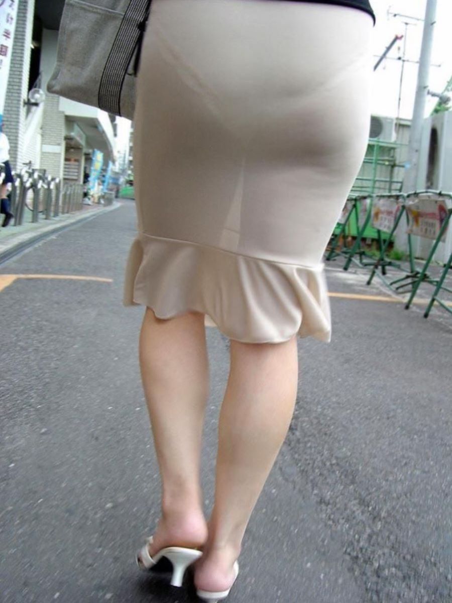 巨尻OLの包み込めないタイトスカートパンティラインエロ画像8枚目